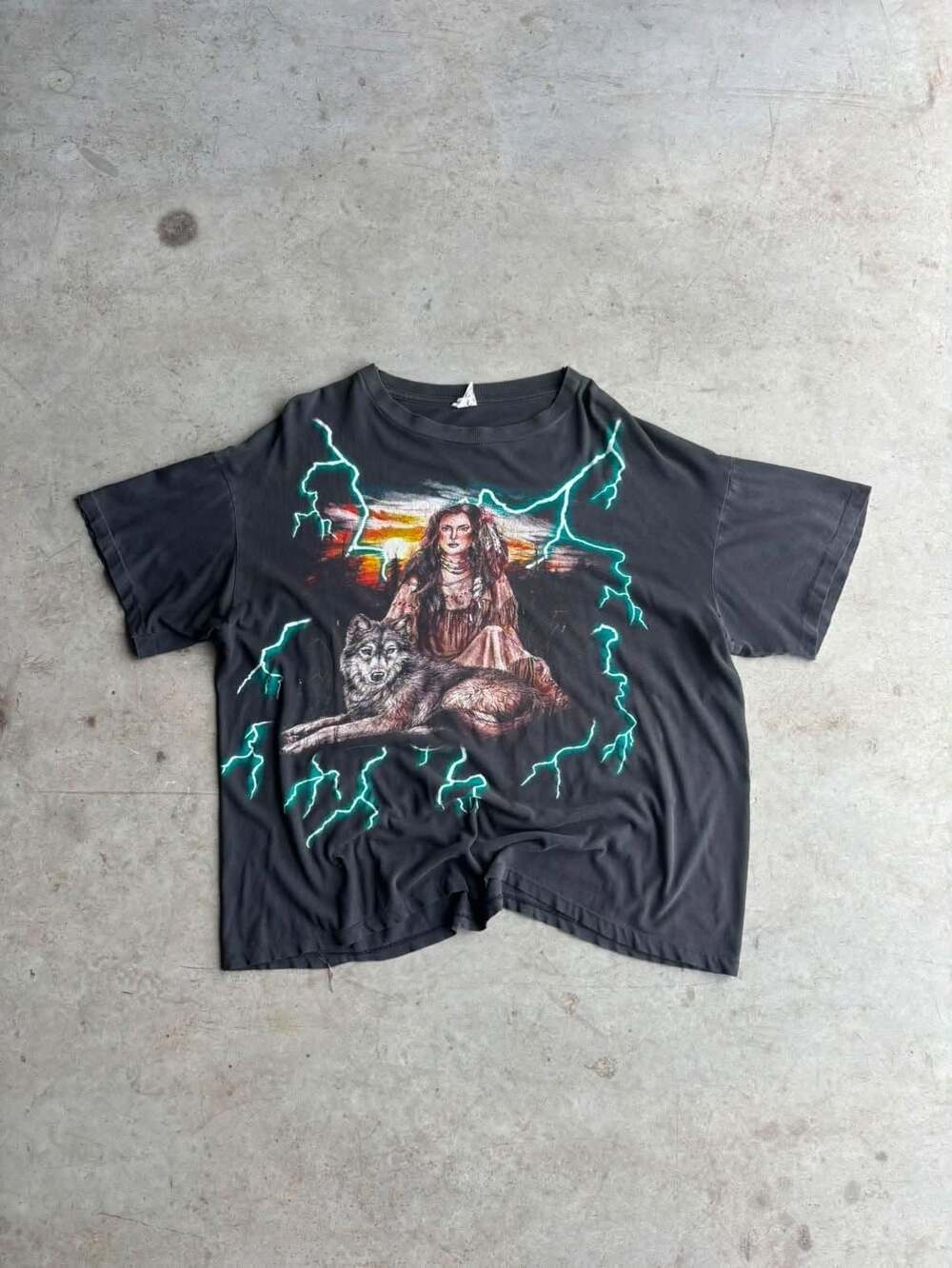 Vintage 90s American Thunder Native American Woman and Wolf Lightning T-Shirt